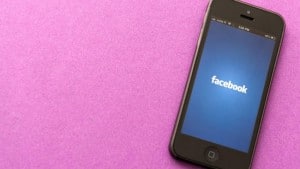 Facebook et smartphones : une étroite relation 